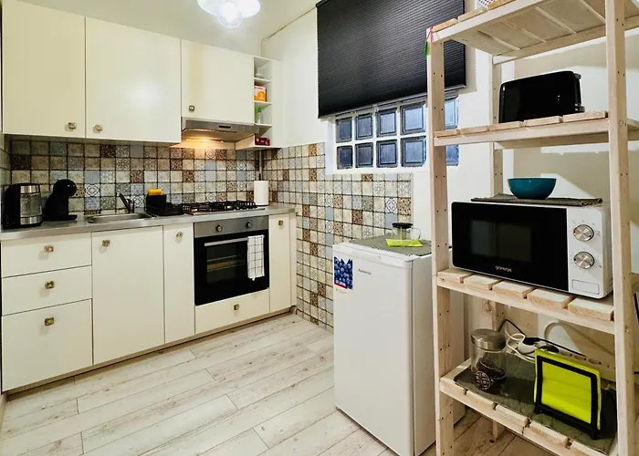 Central Comfort Oasis - District 9